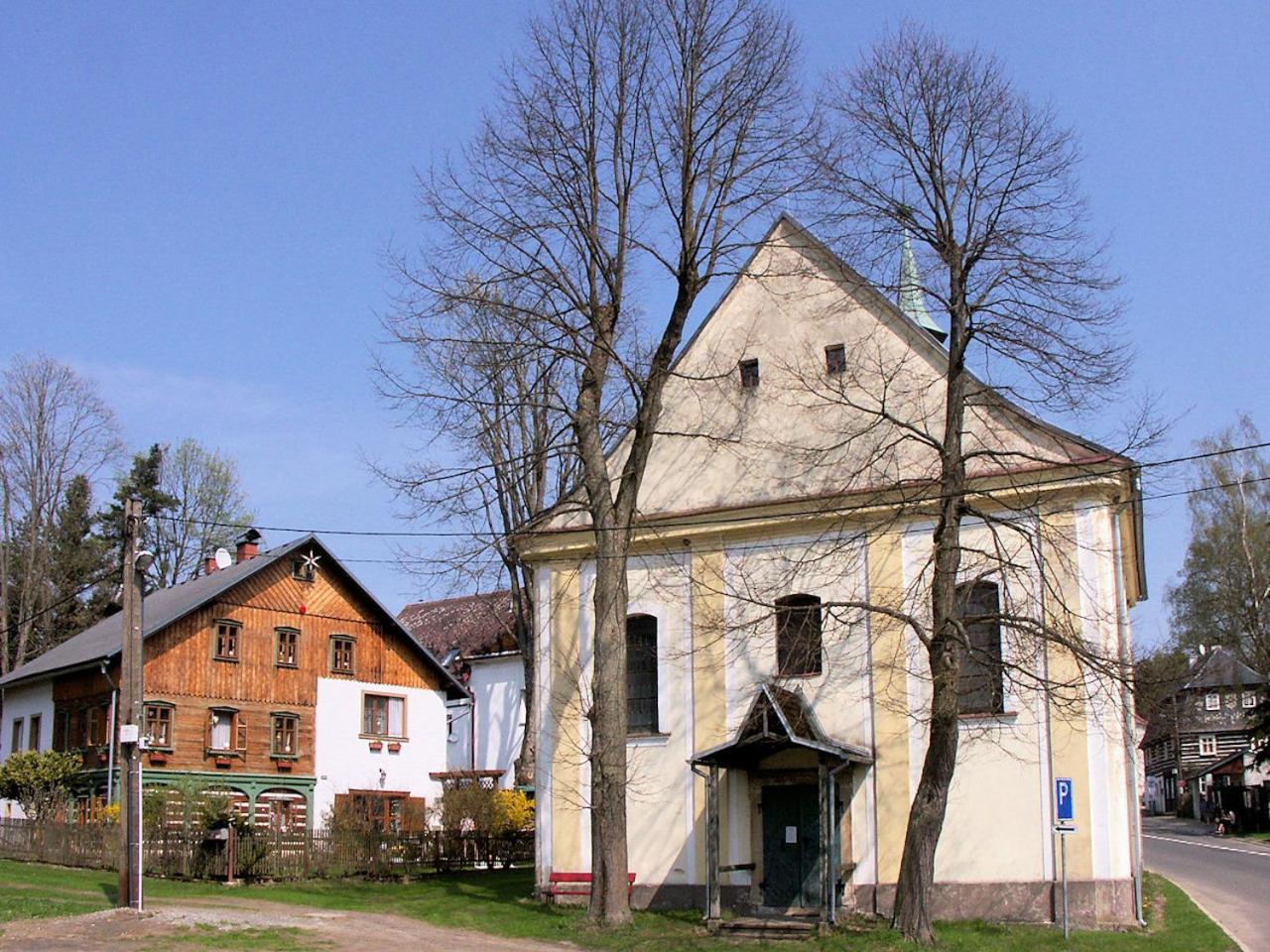 Květinové apartmány u Jordů Marenice Exteriér fotografie