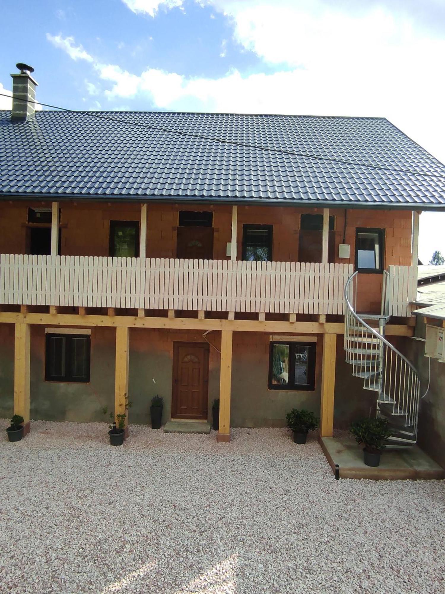 Květinové apartmány u Jordů Marenice Exteriér fotografie